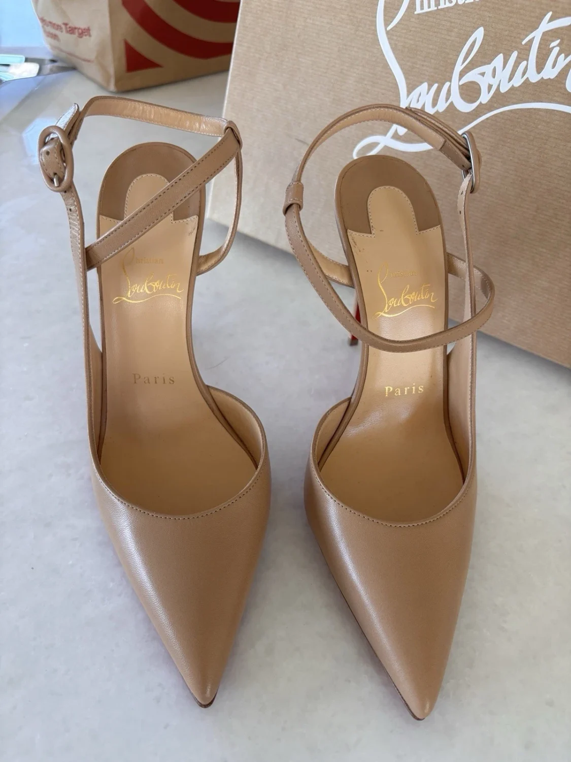 Christian Louboutin 米色皮革绑带尖头皮革高跟鞋扣 7.5-