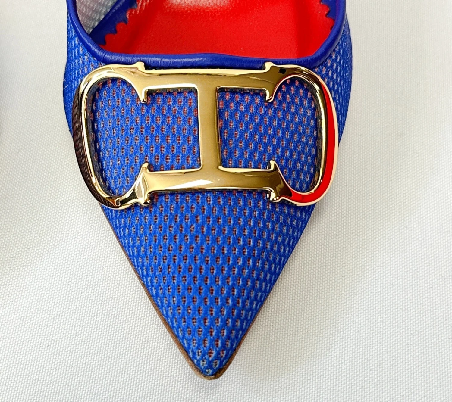 CAROLINA HERRERA 36 Slingback 80 网眼泵 5.5 蓝色金色标志扣背-