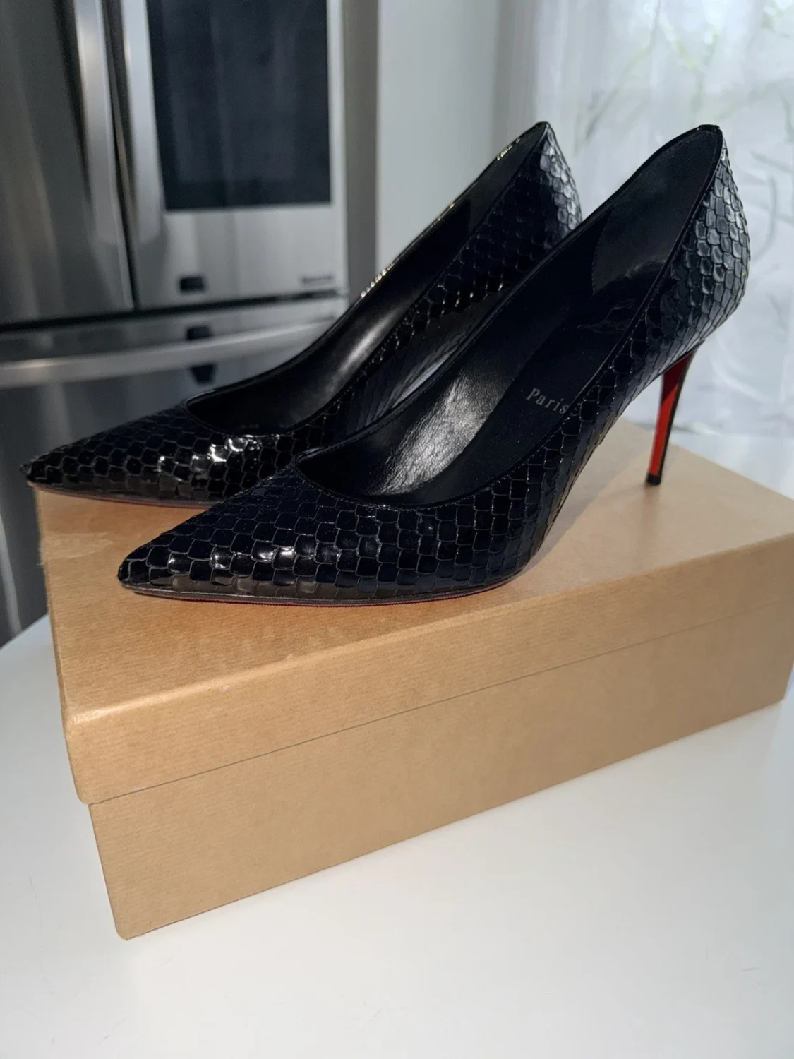 Christian Louboutin 黑色高跟鞋 40 码-
