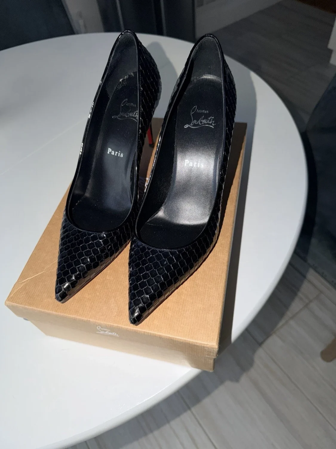 Christian Louboutin 黑色高跟鞋 40 码-