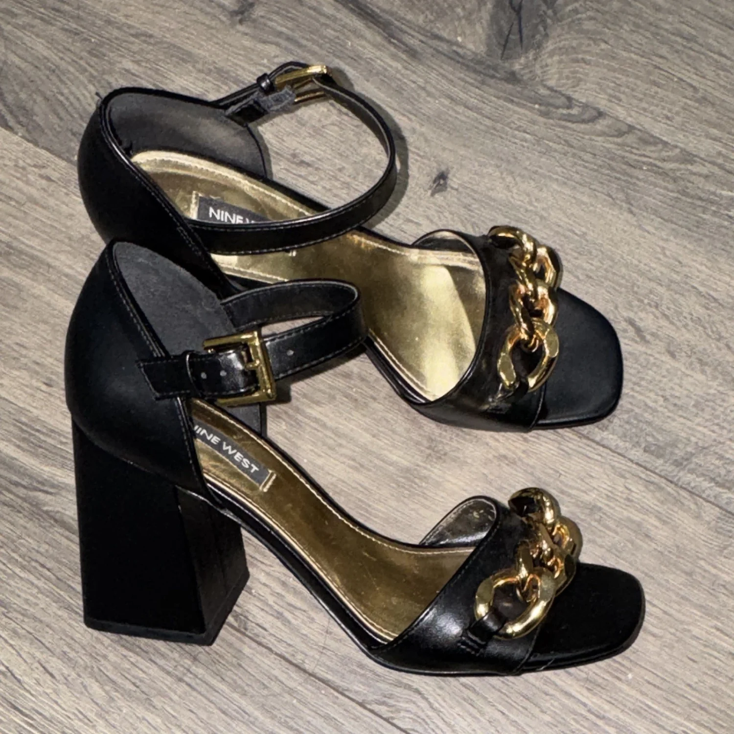 Nine West 女式黑色/金色皮革绑带踝带凉鞋链,7.5-