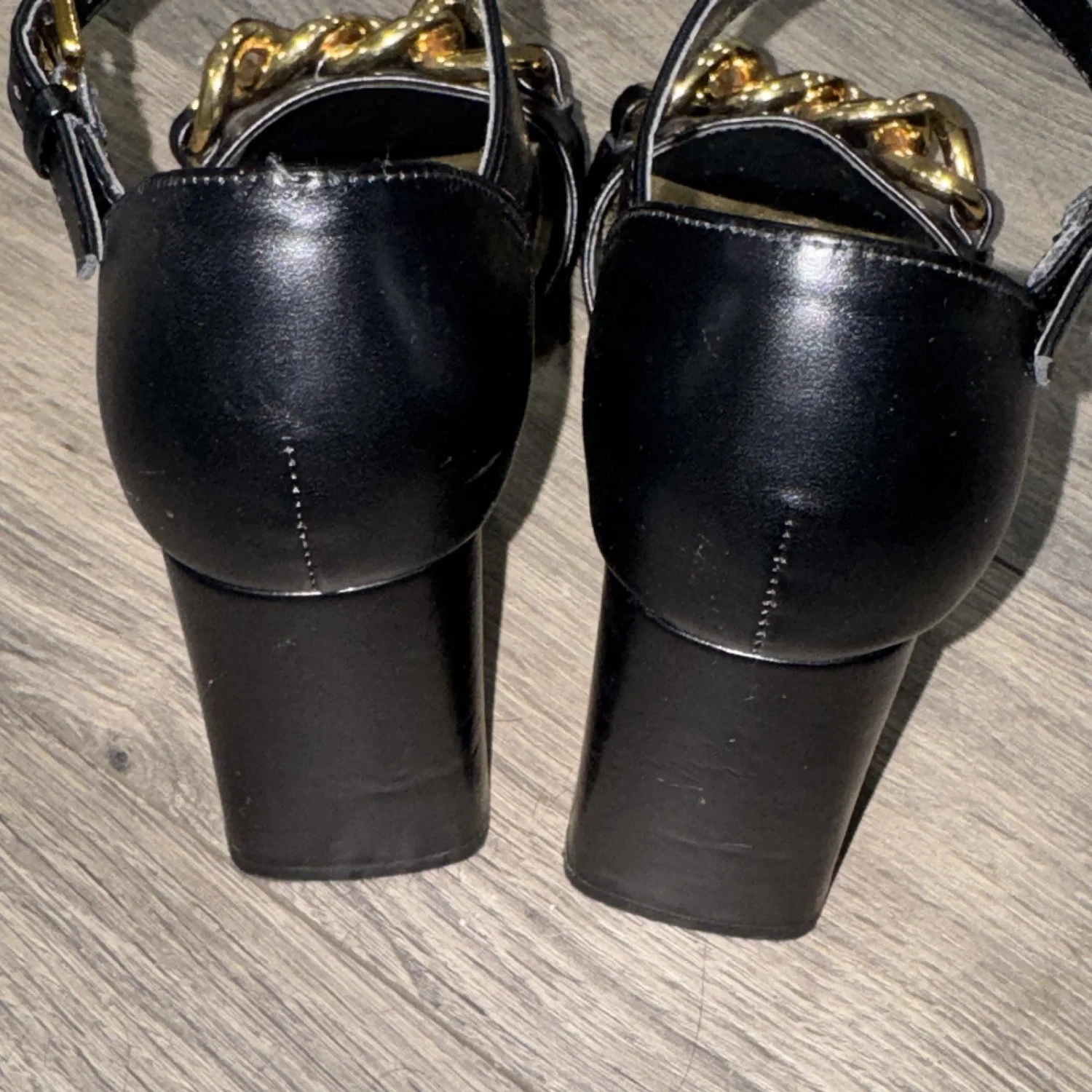 Nine West 女式黑色/金色皮革绑带踝带凉鞋链,7.5-