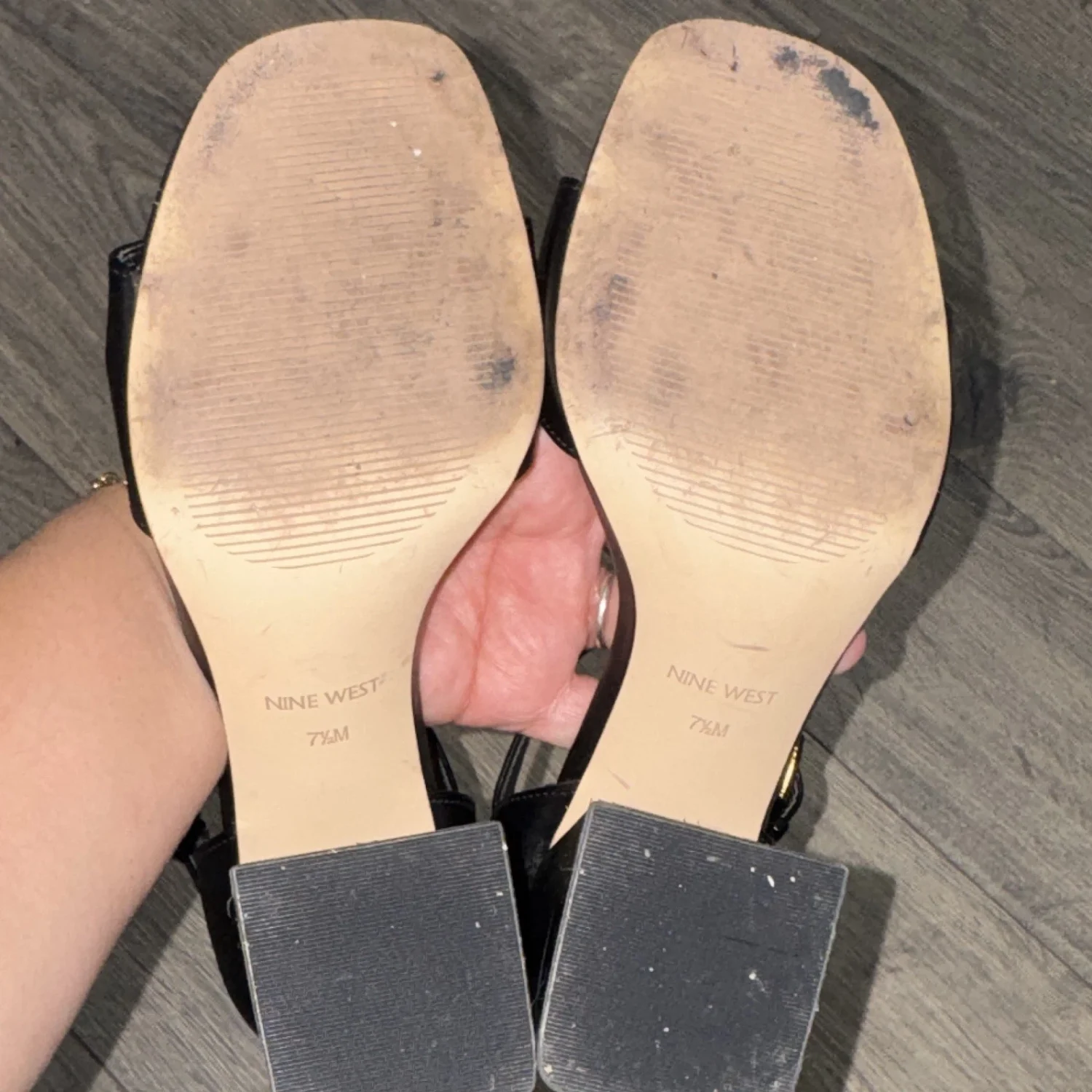 Nine West 女式黑色/金色皮革绑带踝带凉鞋链,7.5-