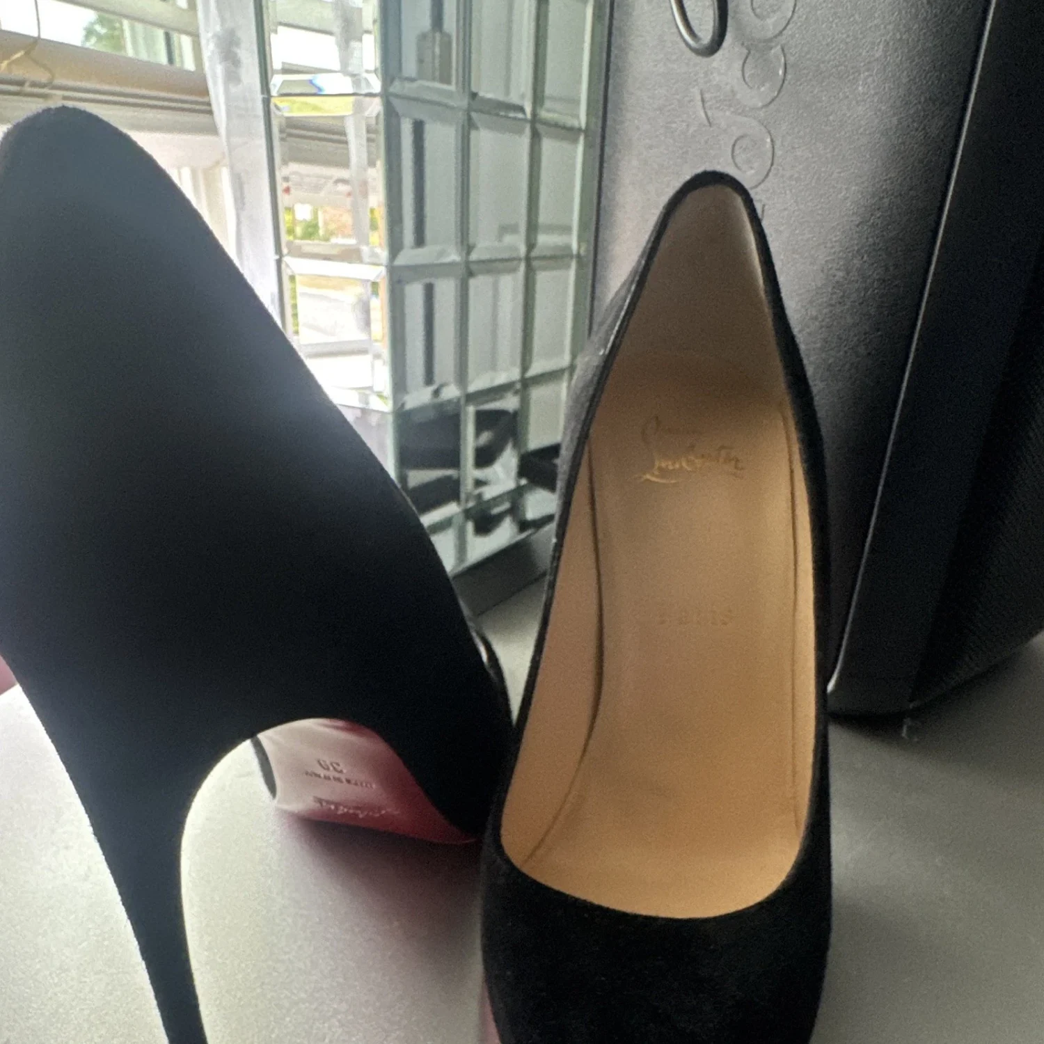 Christian Louboutin 黑色麂皮绒尖头细高跟鞋懒人鞋 EU 39-