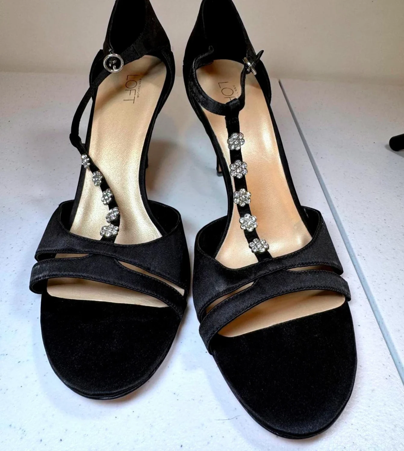 优雅 Ann Taylor Loft 黑色高跟鞋带水钻细节-