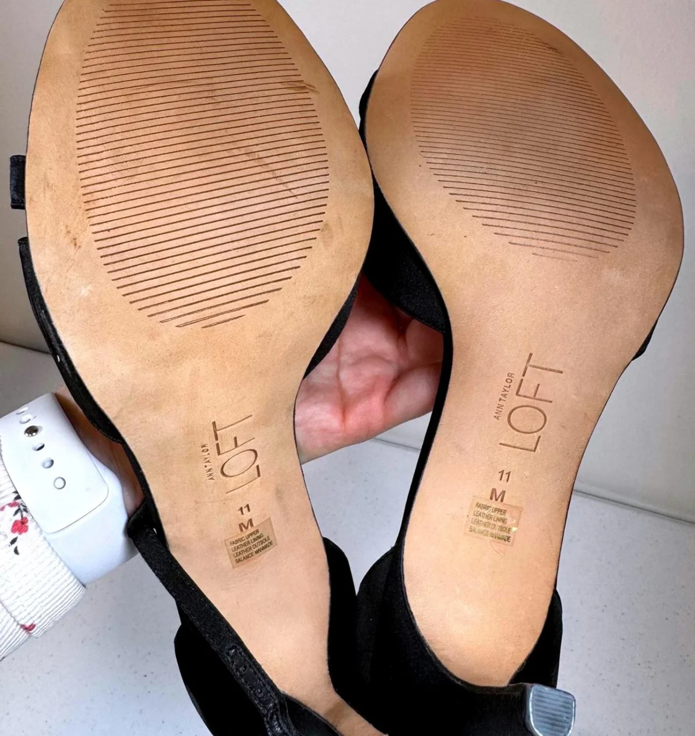 优雅 Ann Taylor Loft 黑色高跟鞋带水钻细节-