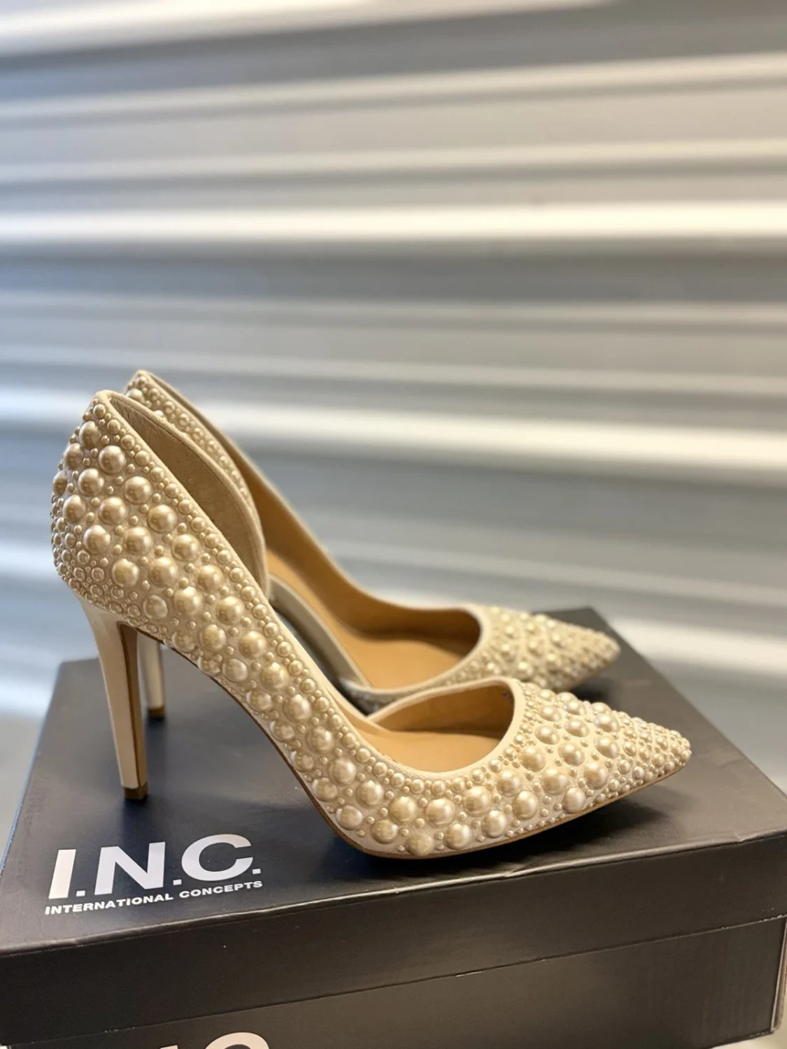 Inc International Concepts 优雅奶油色珍珠装饰高跟鞋 7M 码-