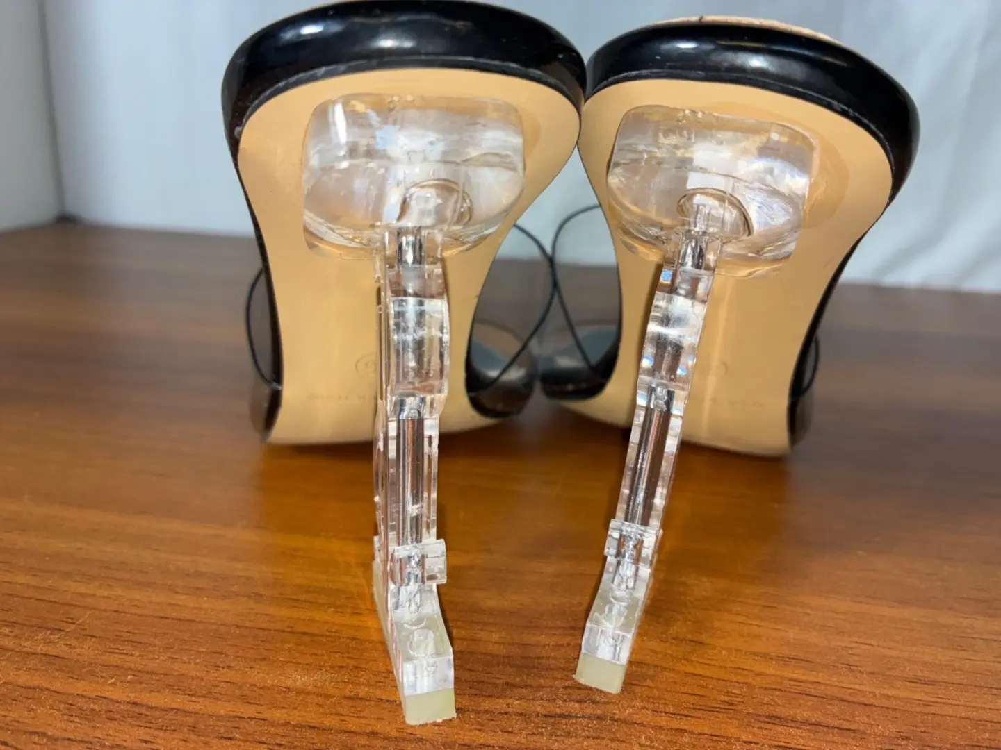 Saint Laurent 女式透明 PVC 和黑色漆皮穆勒鞋 YSL 高跟鞋尺寸-
