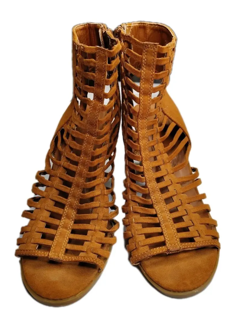 Charlotte Russe 网格麂皮绒棕色高跟鞋 8 码-