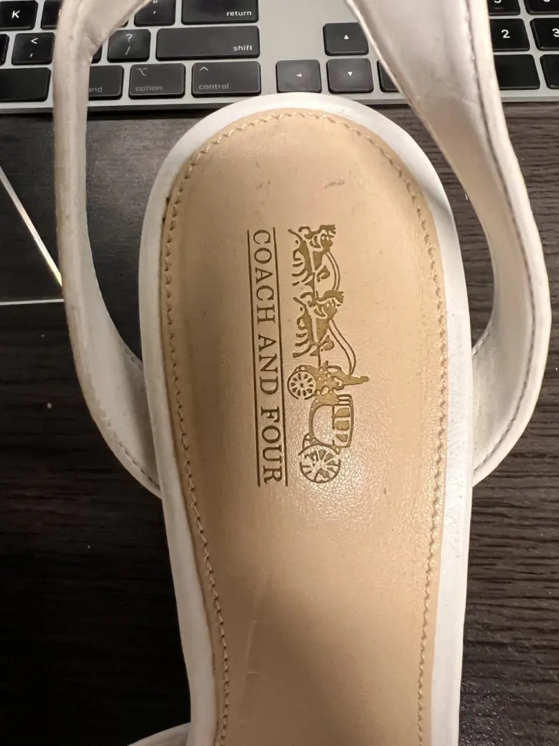蔻驰四白色踝带高跟鞋凉鞋-