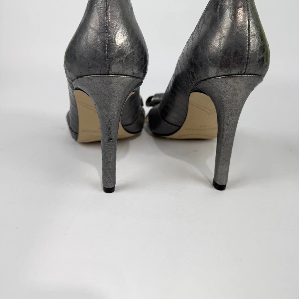Enzo Angiolini Venezia Pewter 金属色蛇皮露趾蝴蝶结高跟鞋女式 8M-