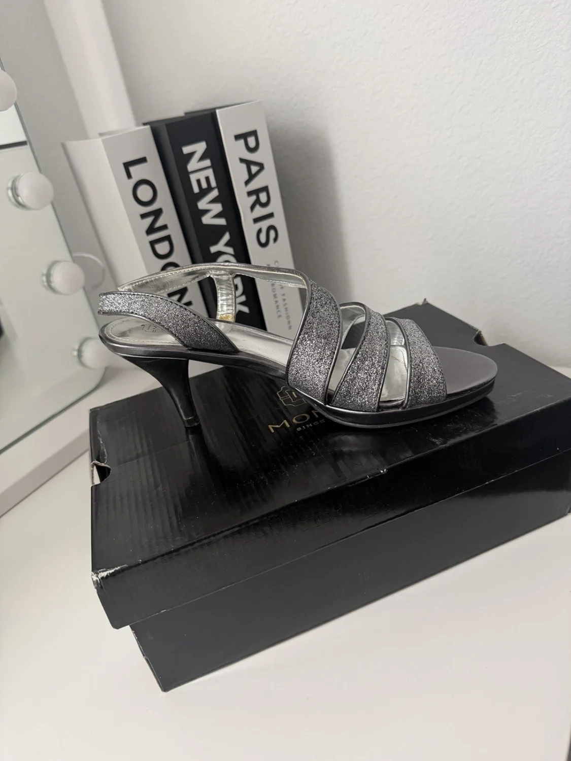 Monet Pewter 闪耀绑带露趾露跟高跟鞋女式 6 M (B)-