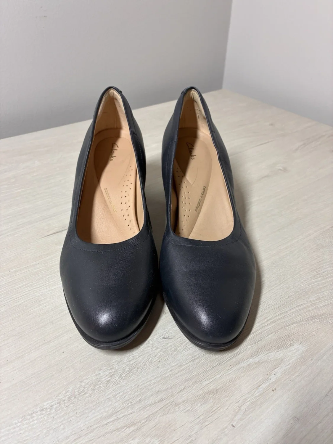 Clarks Freva 55 海军蓝皮革方跟高跟鞋女式 8.5 码宽办公室-