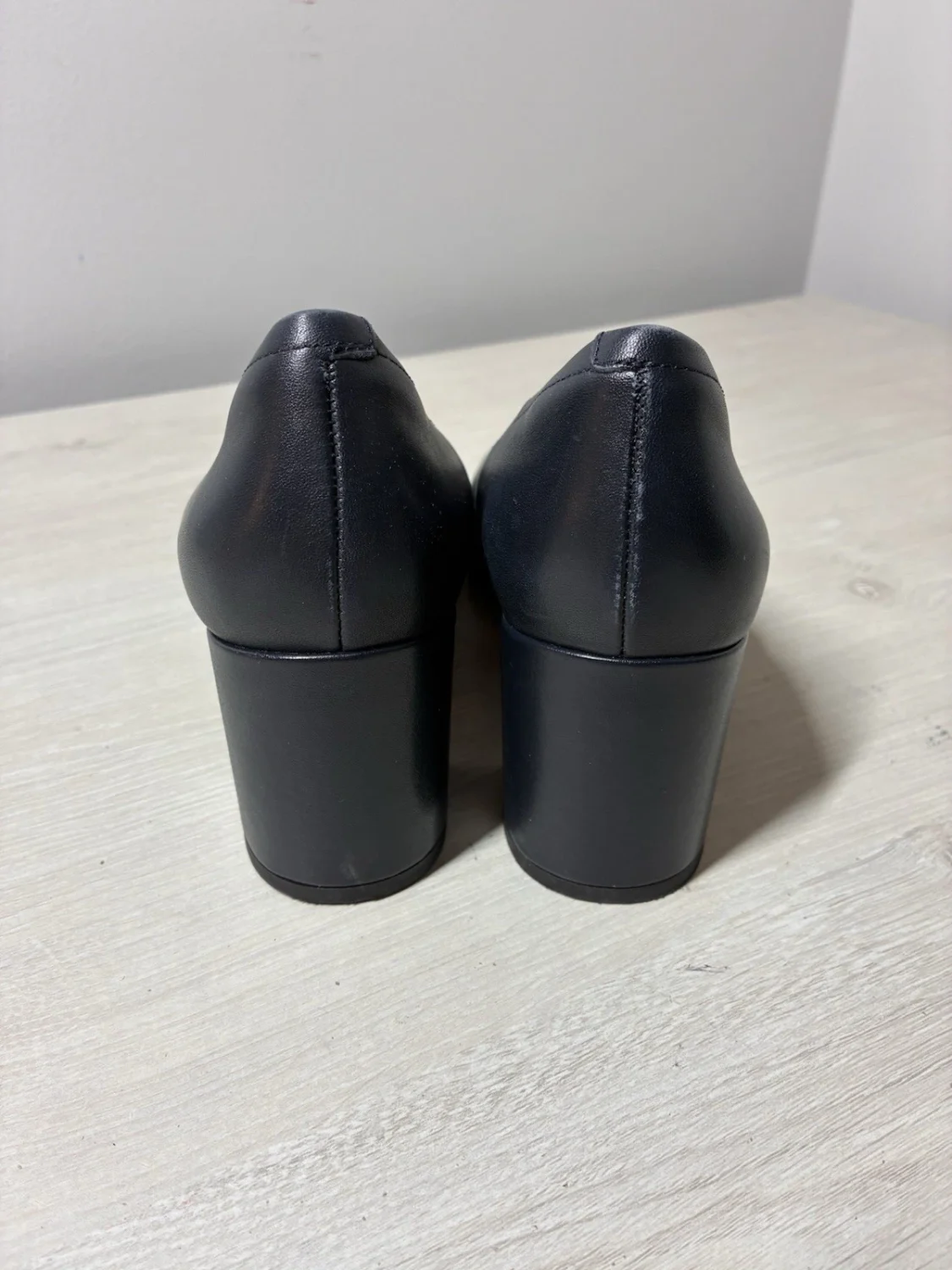 Clarks Freva 55 海军蓝皮革方跟高跟鞋女式 8.5 码宽办公室-