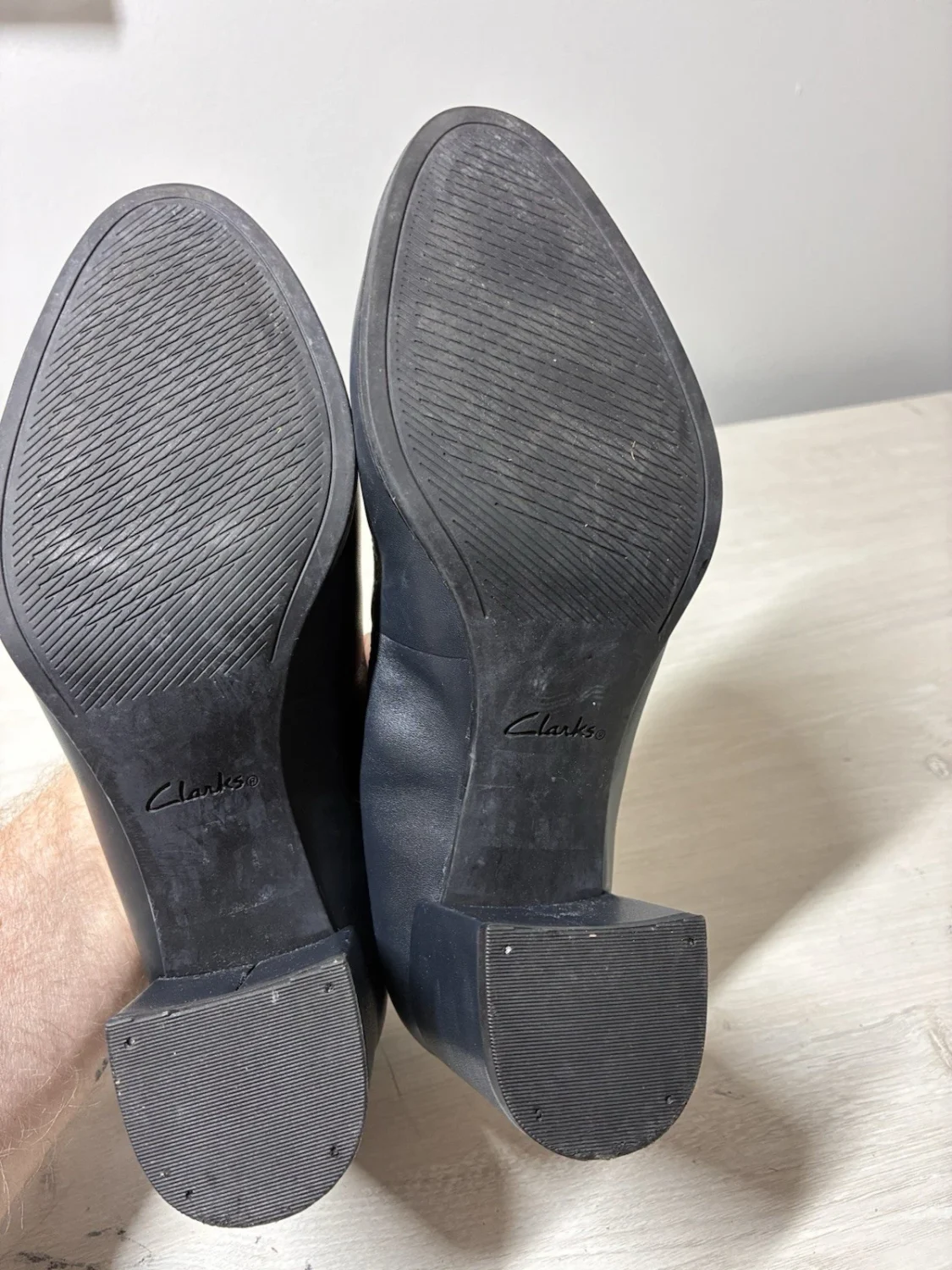 Clarks Freva 55 海军蓝皮革方跟高跟鞋女式 8.5 码宽办公室-