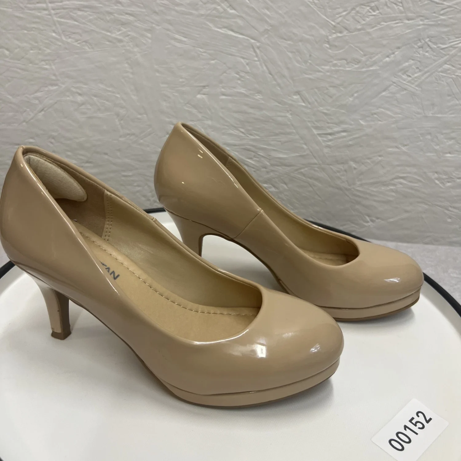 Manhattan Collection Andi Pump 舒适鞋 米色 尺码 6 3 英寸 高跟鞋-