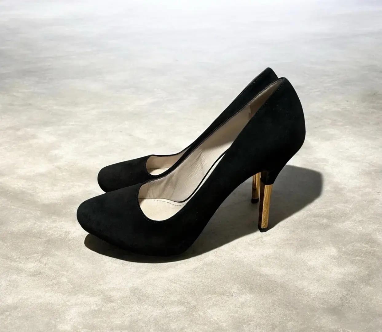 Prada 黑色麂皮绒金属高跟鞋 37.5 码 EU 带盒防尘袋卡-