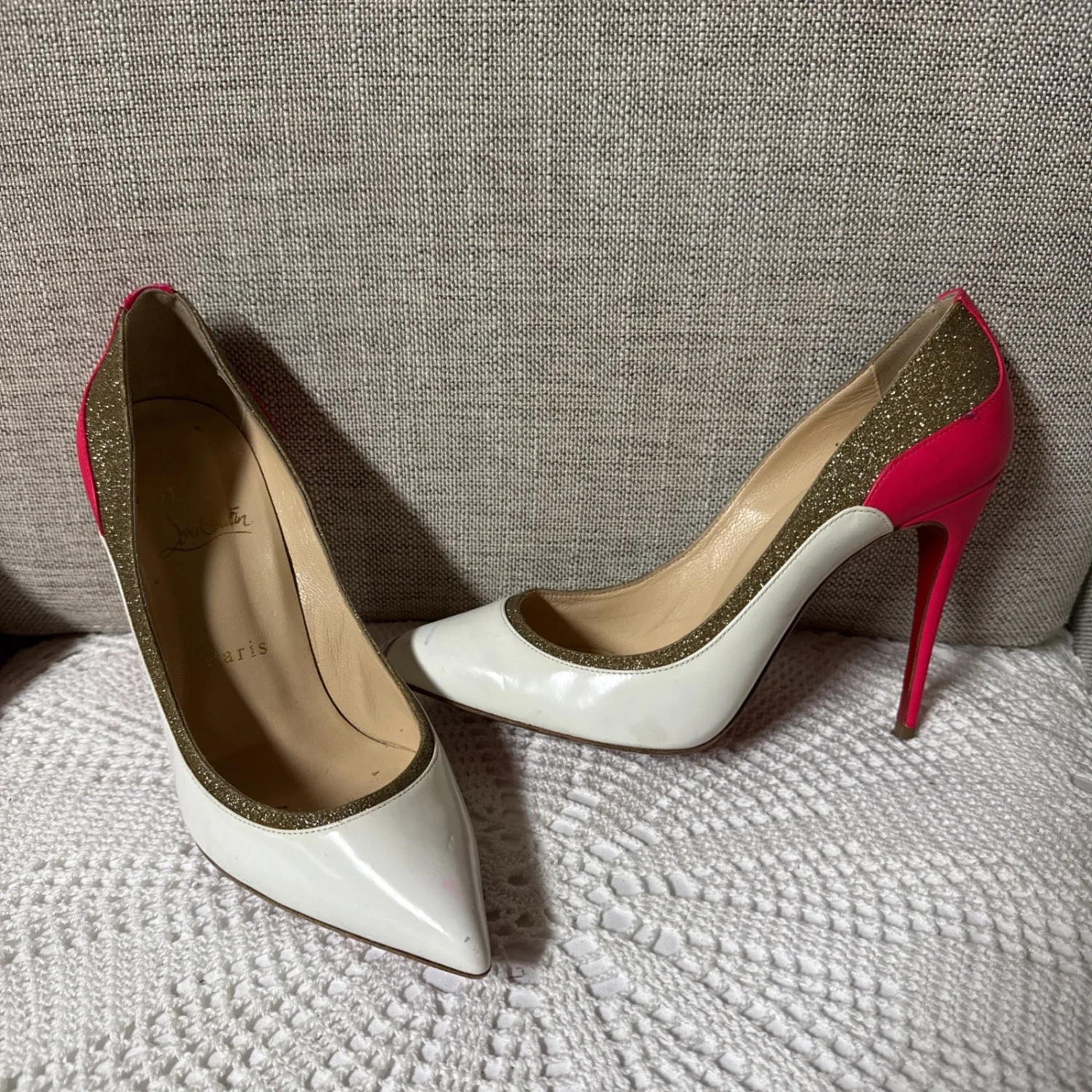 Christian Louboutin女式细跟高跟鞋欧盟37/美国7号-