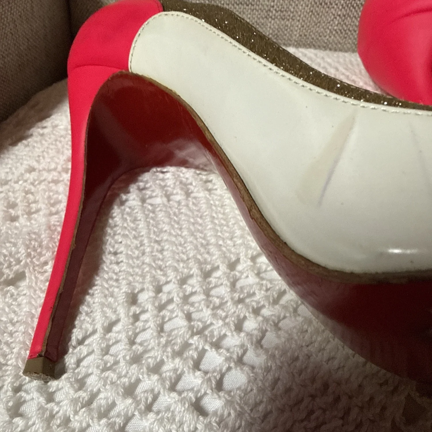 Christian Louboutin女式细跟高跟鞋欧盟37/美国7号-