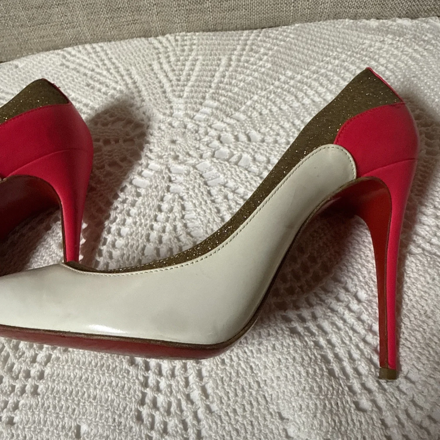 Christian Louboutin女式细跟高跟鞋欧盟37/美国7号-