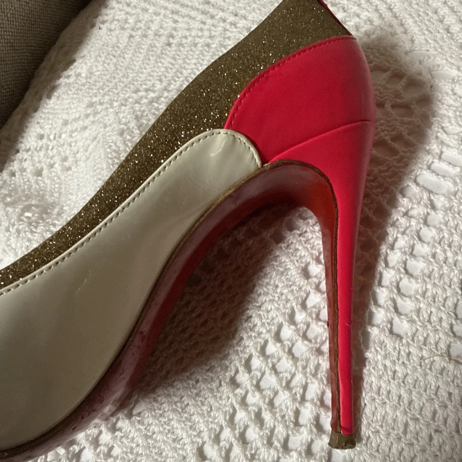 Christian Louboutin女式细跟高跟鞋欧盟37/美国7号-