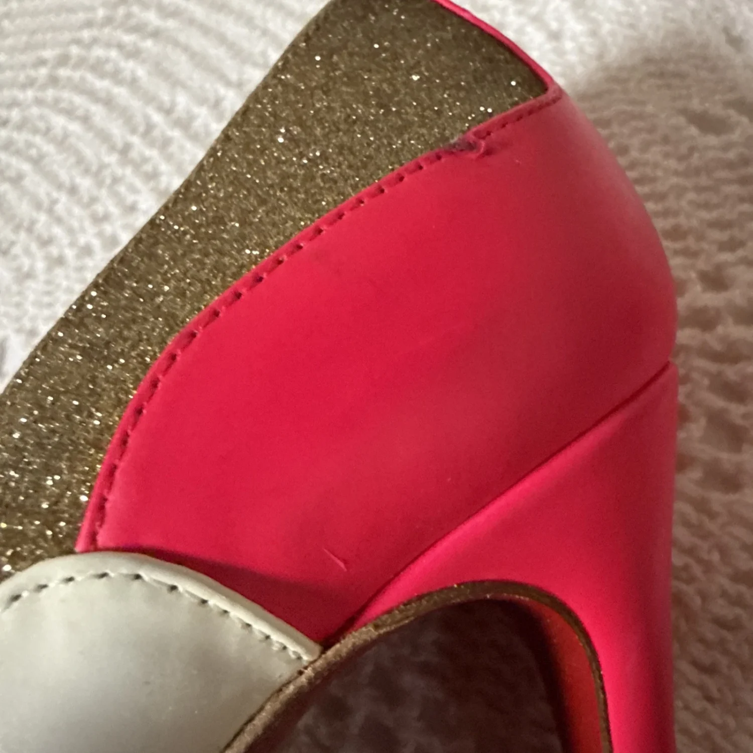 Christian Louboutin女式细跟高跟鞋欧盟37/美国7号-