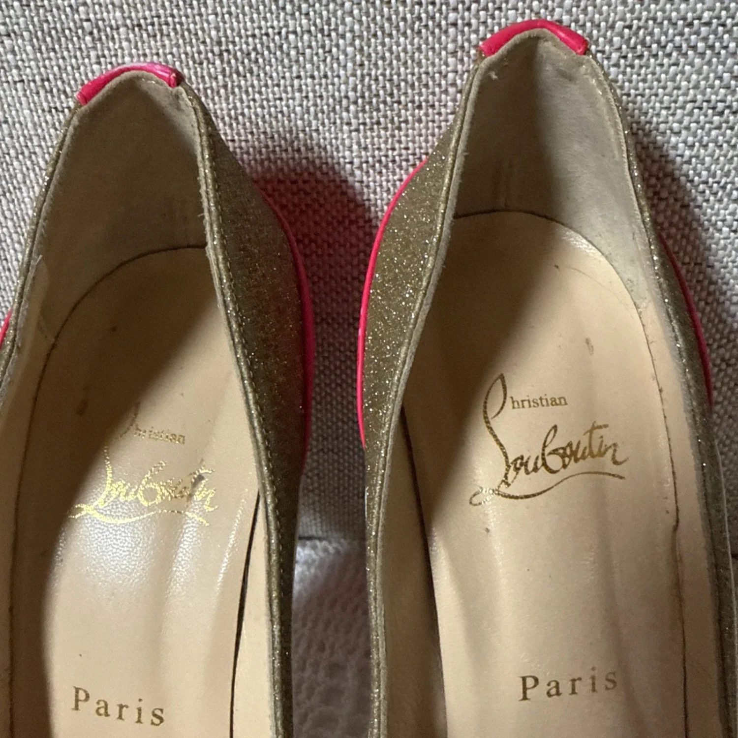Christian Louboutin女式细跟高跟鞋欧盟37/美国7号-