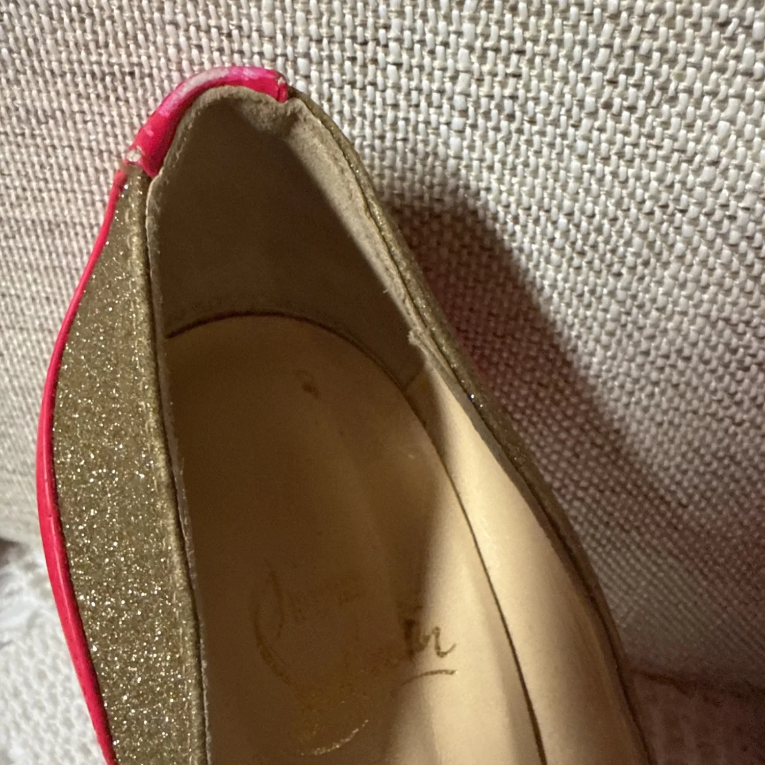 Christian Louboutin女式细跟高跟鞋欧盟37/美国7号-
