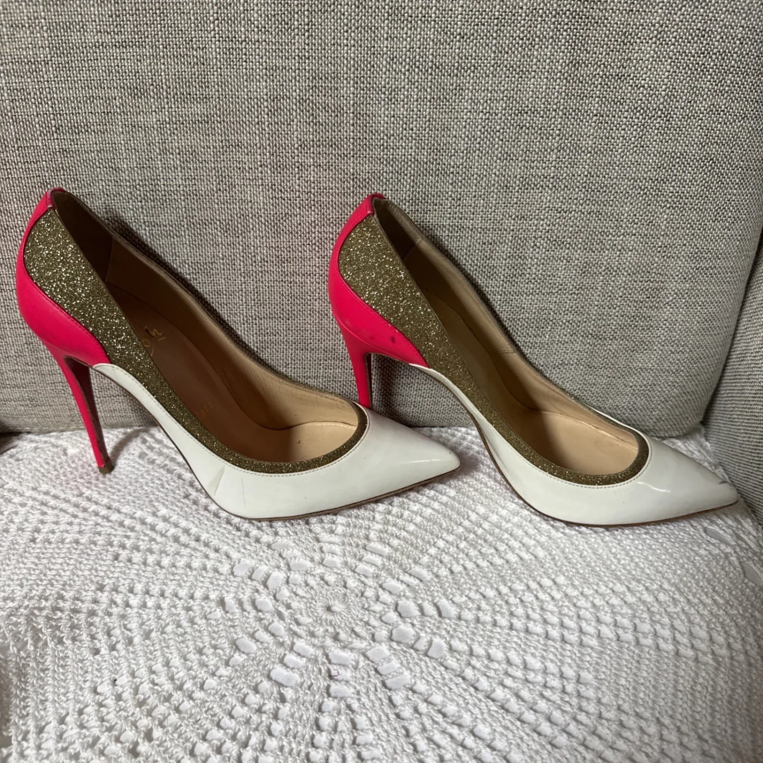 Christian Louboutin女式细跟高跟鞋欧盟37/美国7号-