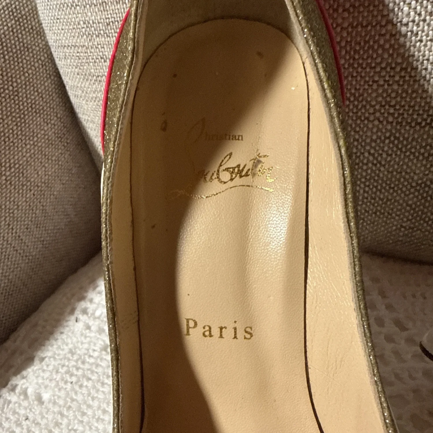 Christian Louboutin女式细跟高跟鞋欧盟37/美国7号-