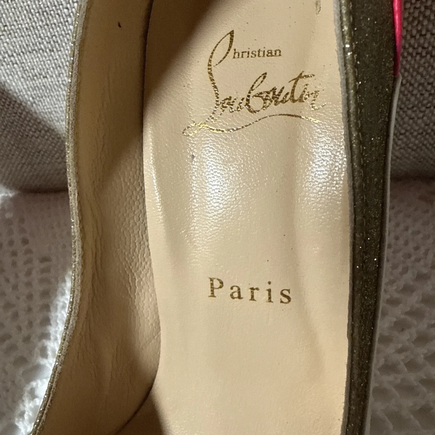 Christian Louboutin女式细跟高跟鞋欧盟37/美国7号-