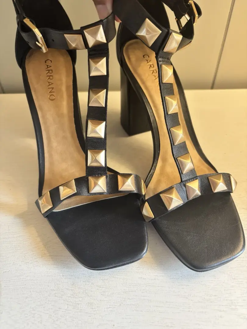 Carrano 黑色皮革铆钉踝带高跟鞋 Valentino Inspired Brazil 尺寸 8-