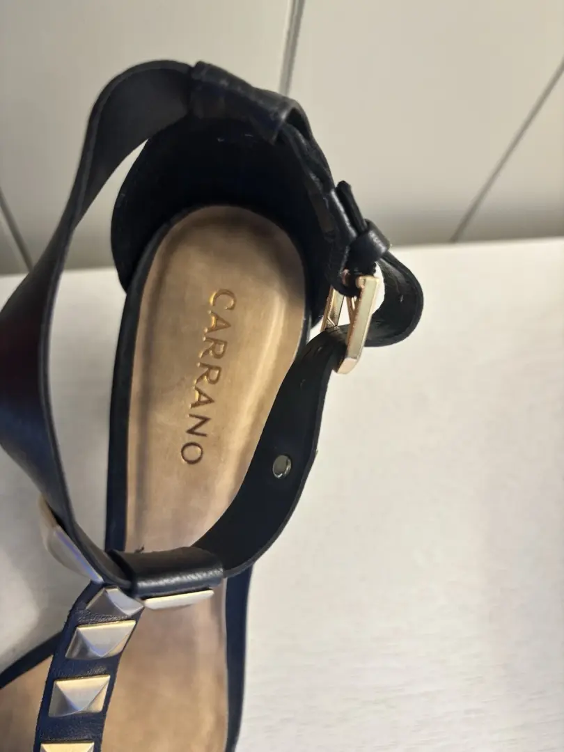 Carrano 黑色皮革铆钉踝带高跟鞋 Valentino Inspired Brazil 尺寸 8-
