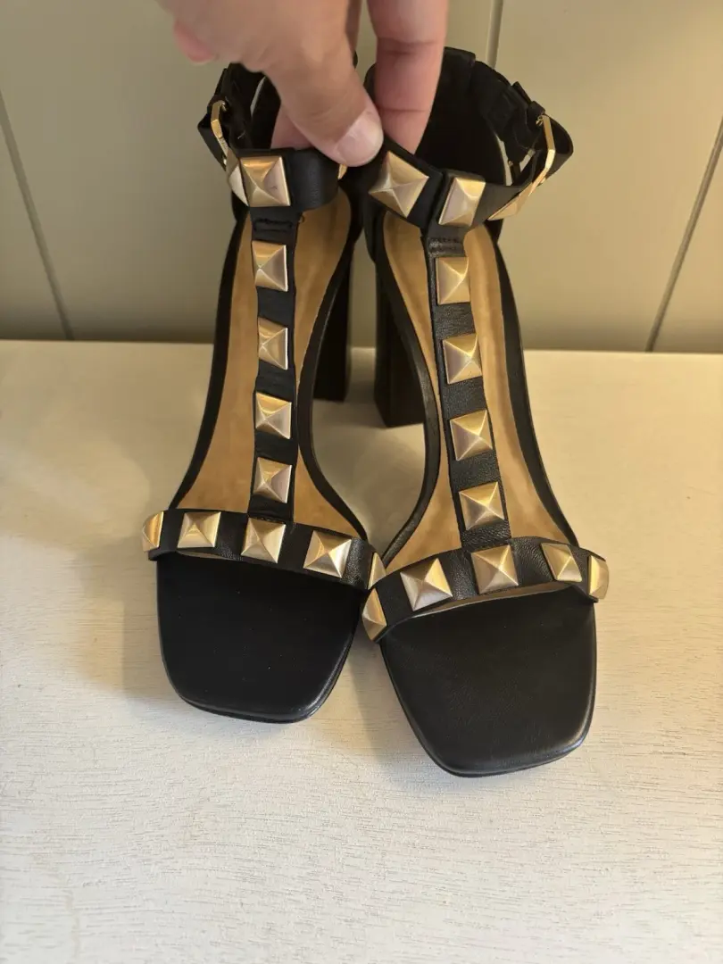 Carrano 黑色皮革铆钉踝带高跟鞋 Valentino Inspired Brazil 尺寸 8-