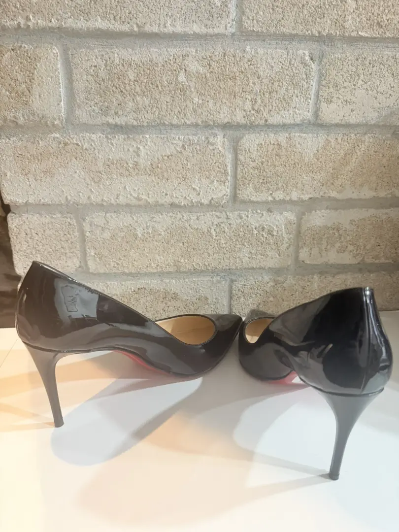 Christian Louboutin Kate 85 尖头高跟鞋黑色漆皮尺寸 39.5 美国 9.5-