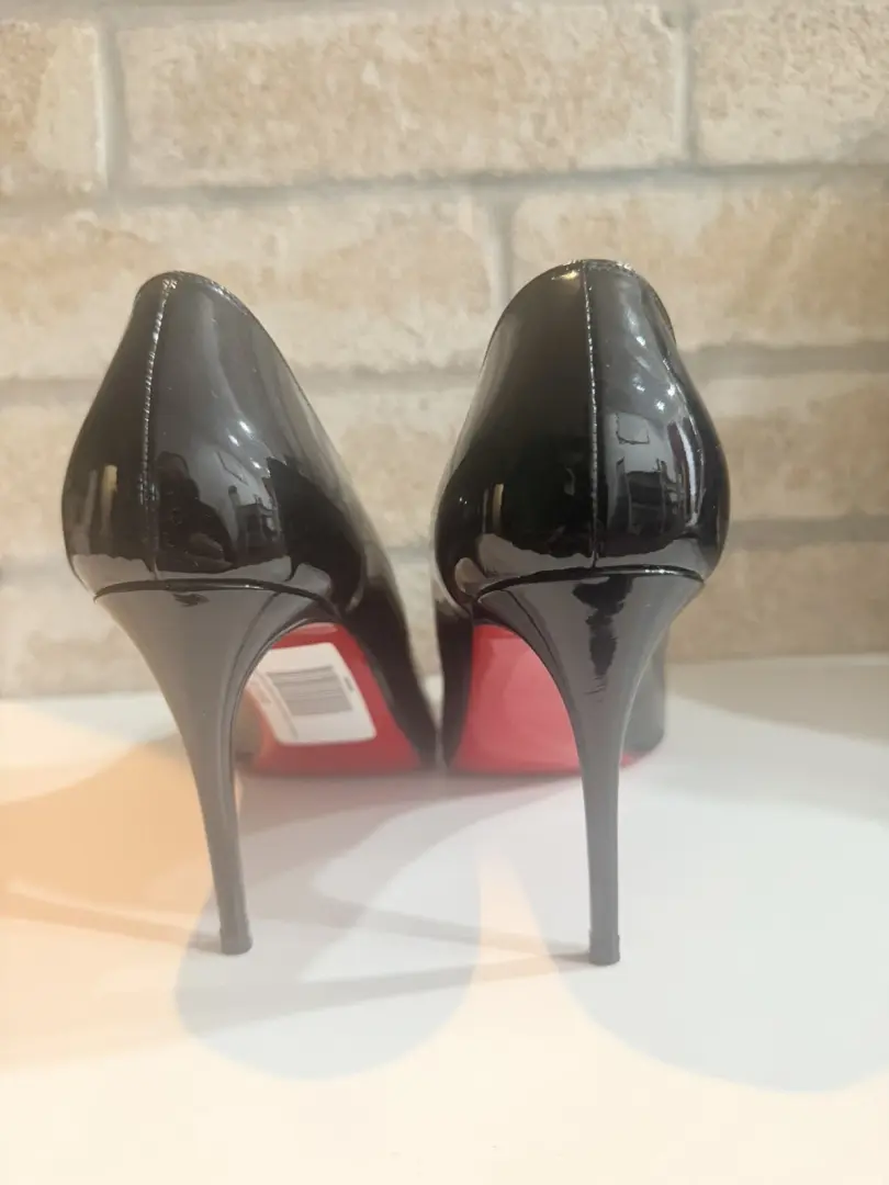 Christian Louboutin Kate 85 尖头高跟鞋黑色漆皮尺寸 39.5 美国 9.5-