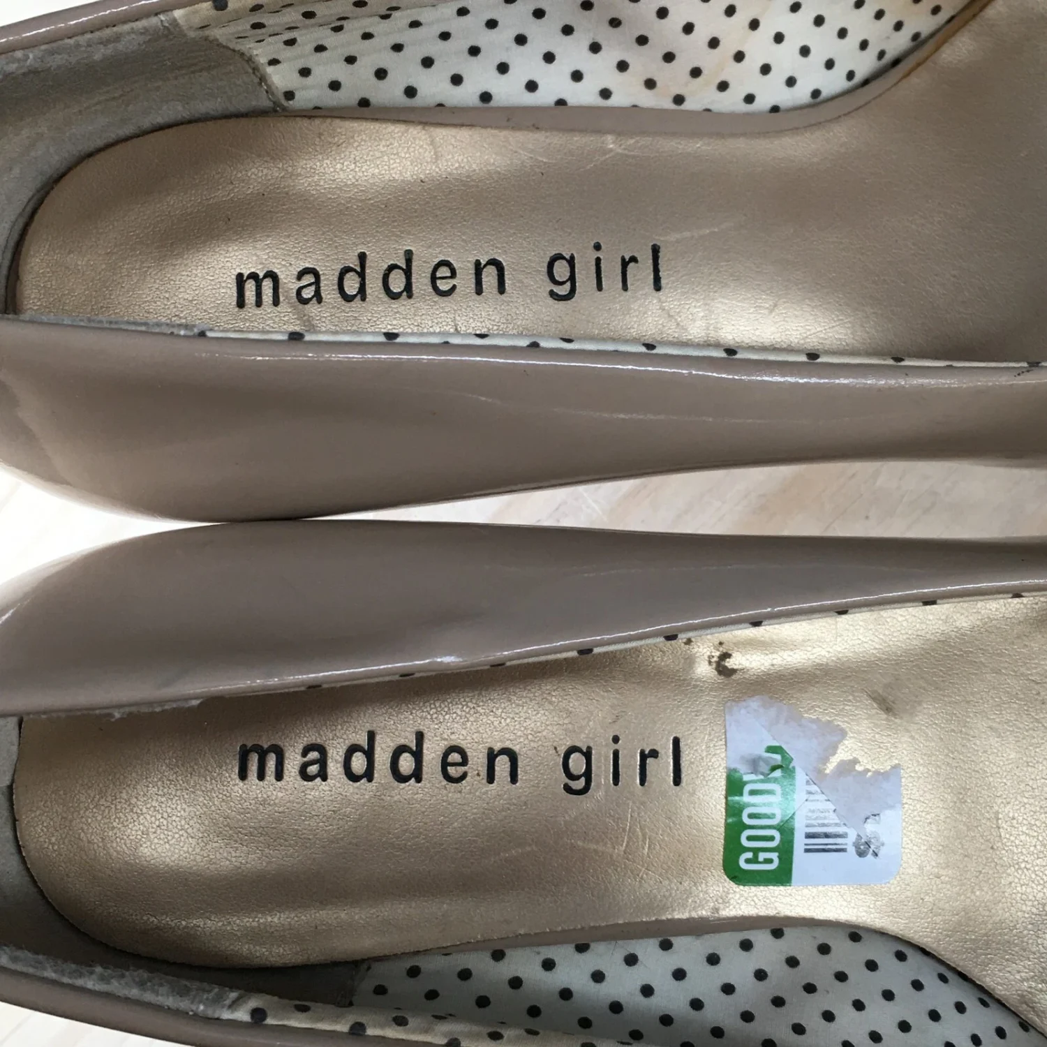 Madden 女孩高跟鞋女式 7.5 Getta 高跟鞋细高跟鞋米色人造皮革懒人鞋-