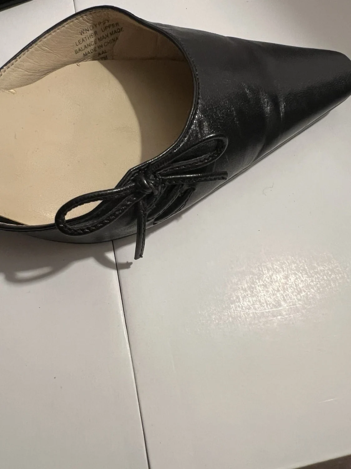 Nine West 黑色皮革露跟尖头蝴蝶结小猫高跟鞋 7 米-