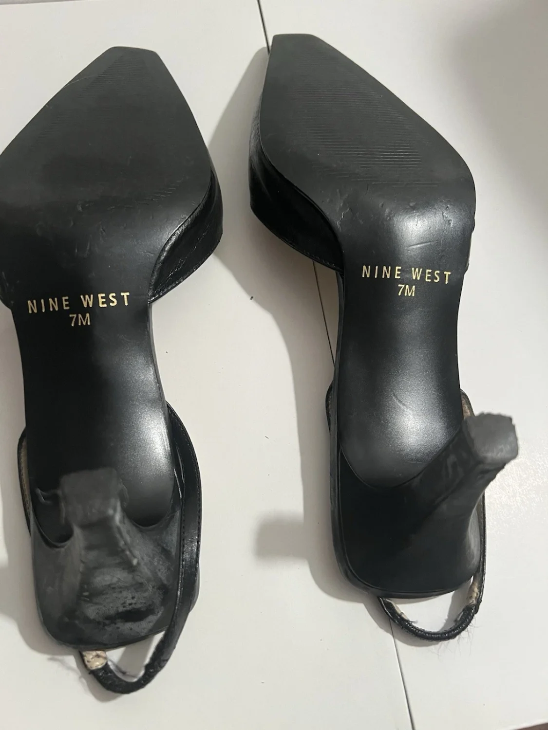 Nine West 黑色皮革露跟尖头蝴蝶结小猫高跟鞋 7 米-