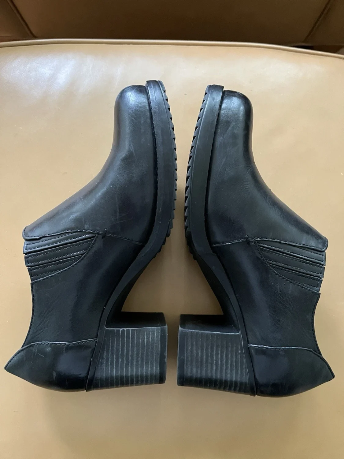 Dansko Adrienne 黑色皮革短靴 Clog 女式 8.5-9 (39) 码方跟-