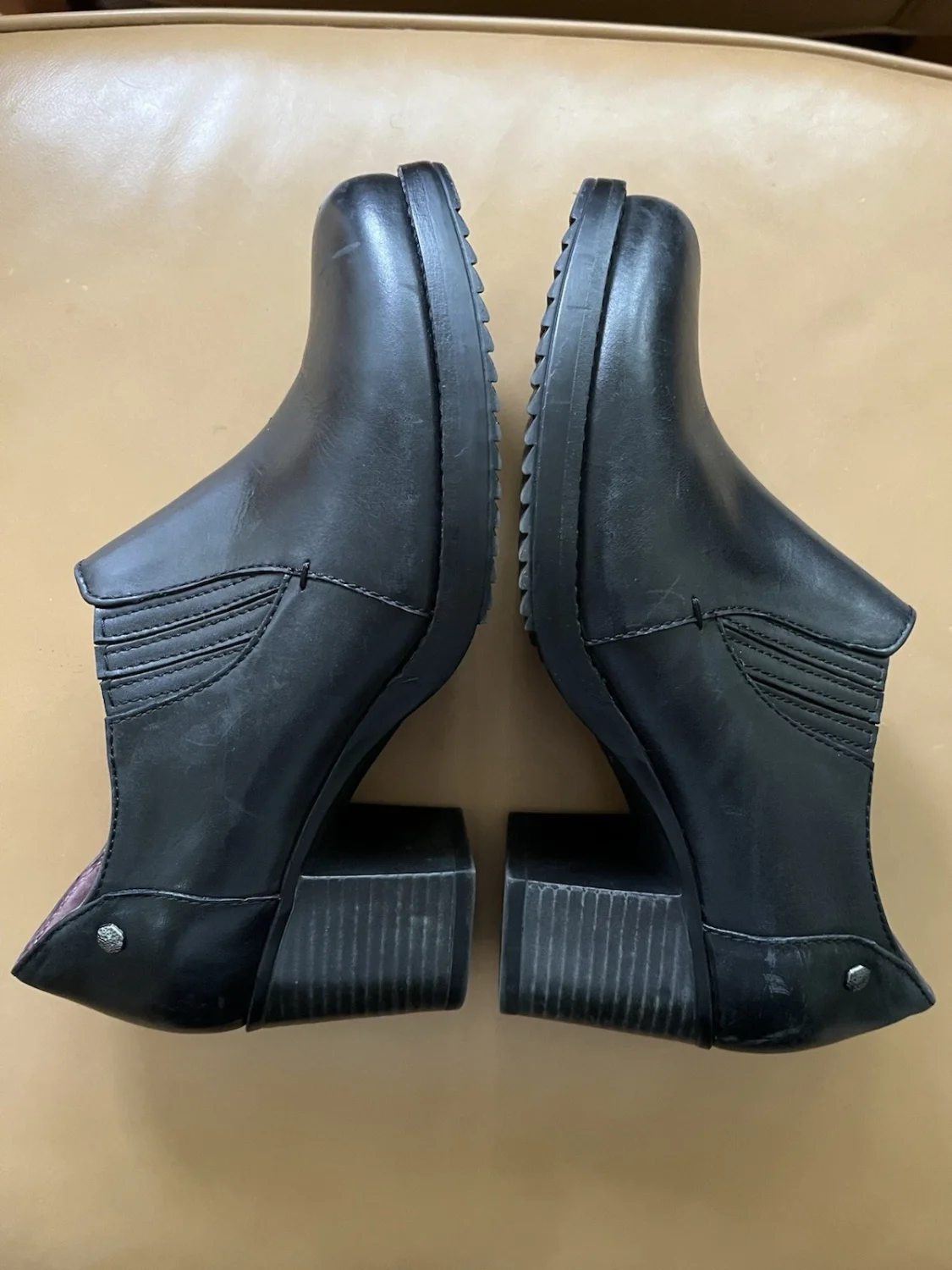 Dansko Adrienne 黑色皮革短靴 Clog 女式 8.5-9 (39) 码方跟-