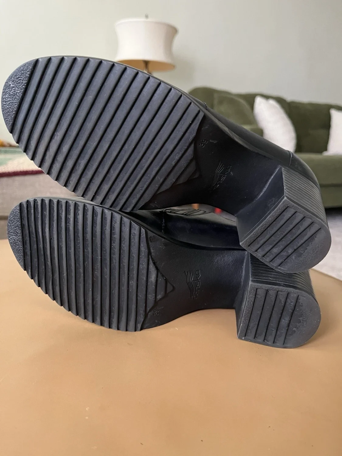 Dansko Adrienne 黑色皮革短靴 Clog 女式 8.5-9 (39) 码方跟-