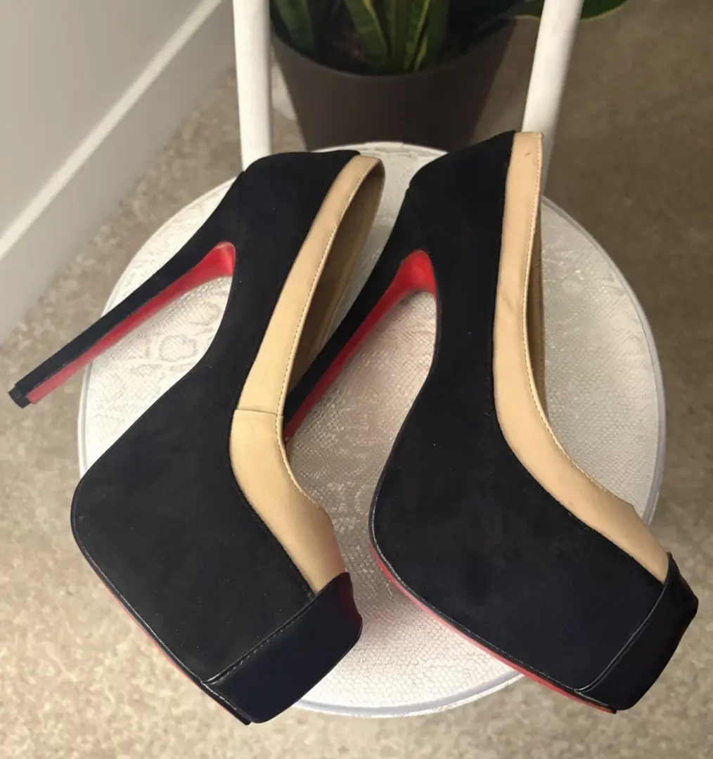 Christian Louboutin 黑色/米色帽头麂皮绒皮革高跟鞋女式 US 9-