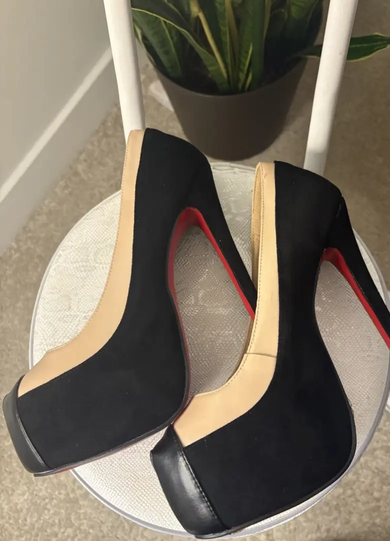 Christian Louboutin 黑色/米色帽头麂皮绒皮革高跟鞋女式 US 9-