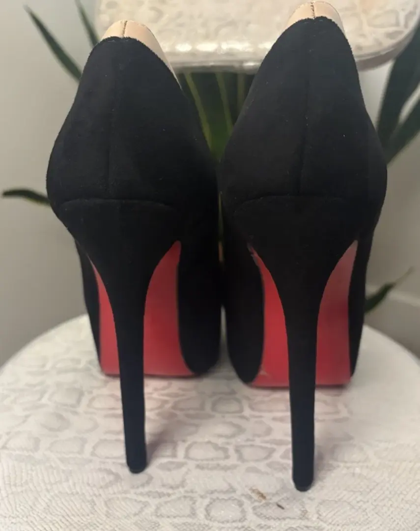Christian Louboutin 黑色/米色帽头麂皮绒皮革高跟鞋女式 US 9-