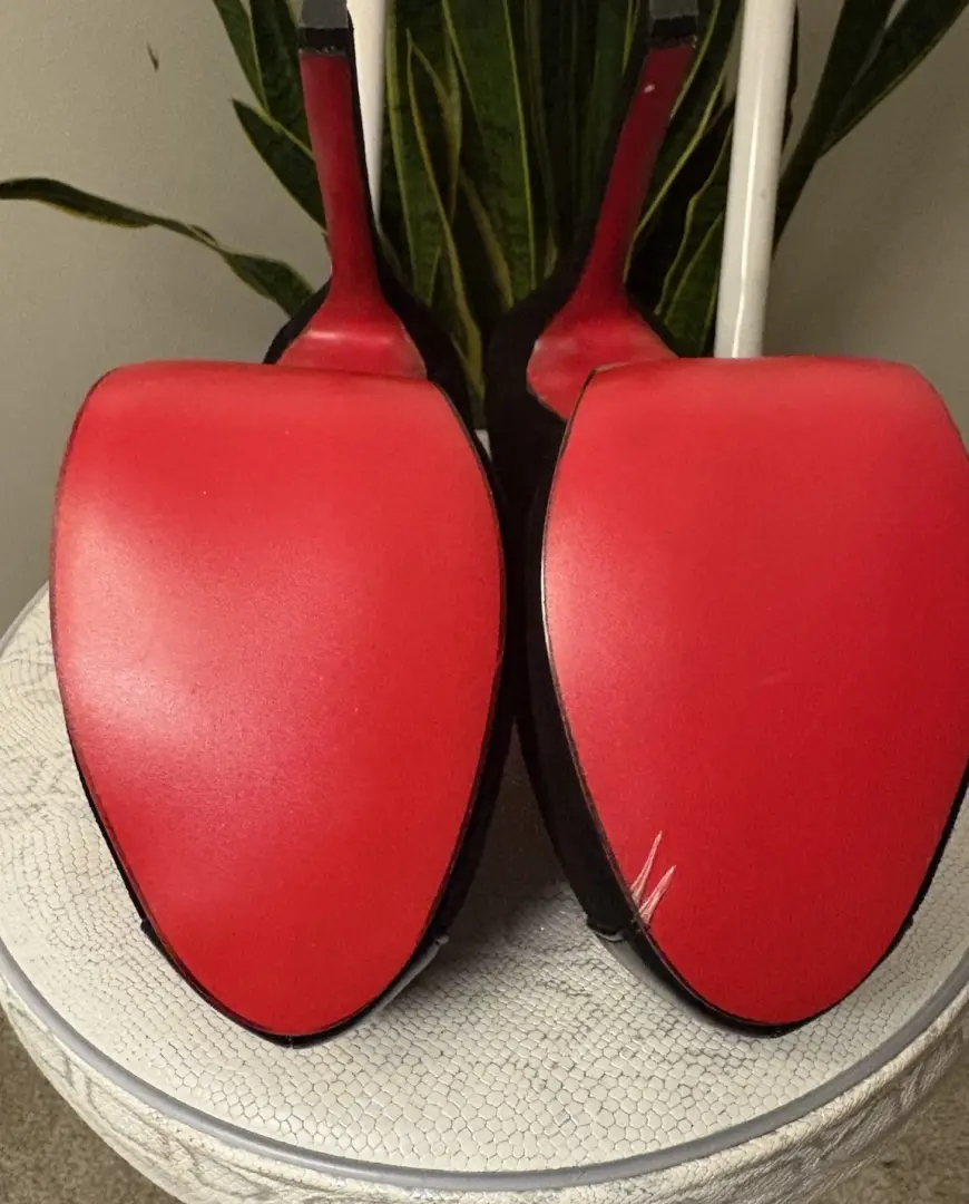 Christian Louboutin 黑色/米色帽头麂皮绒皮革高跟鞋女式 US 9-