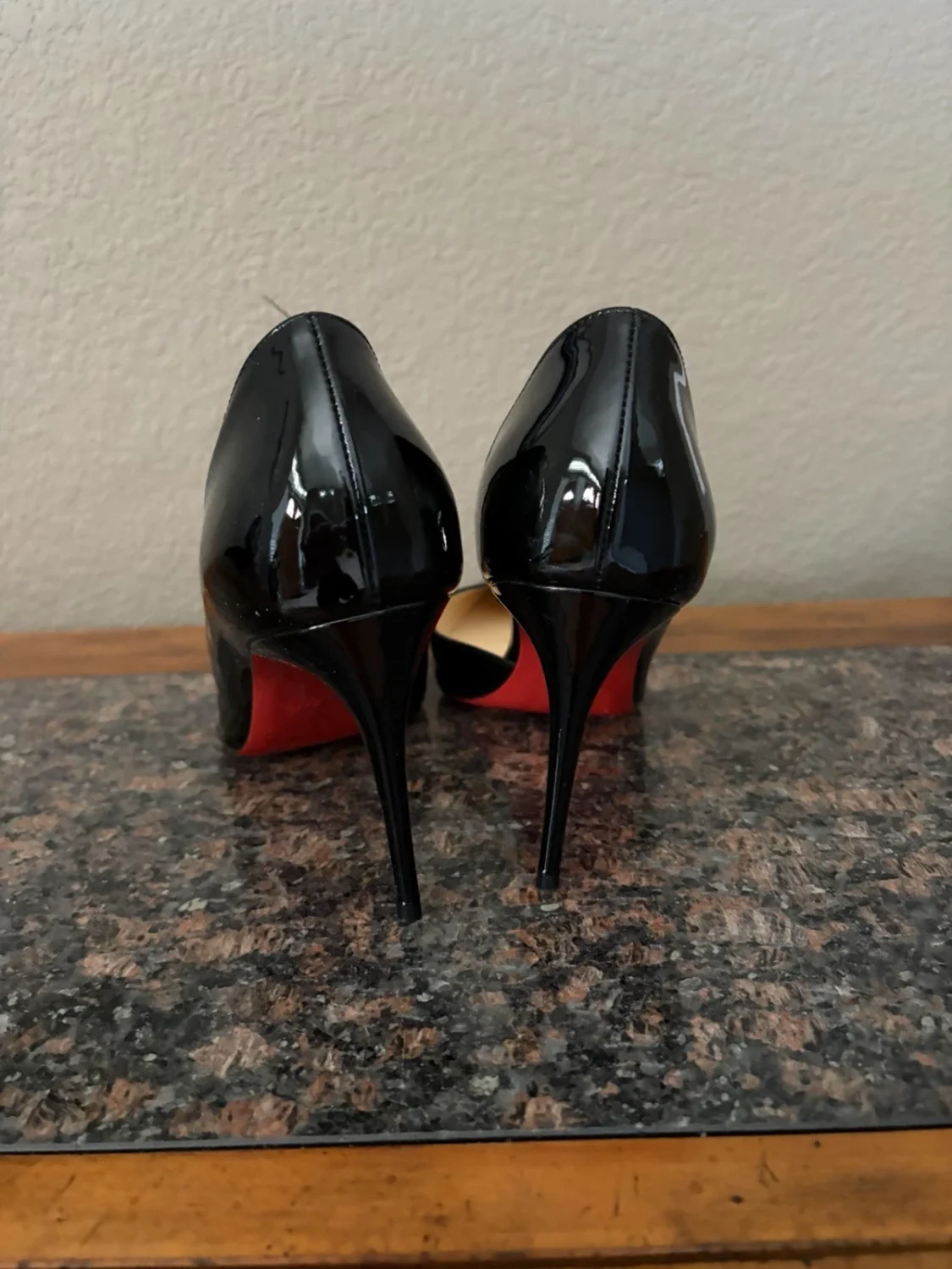 Christian Louboutin Iriza 85 毫米泵 - 黑色,美国 9 至 9.5-