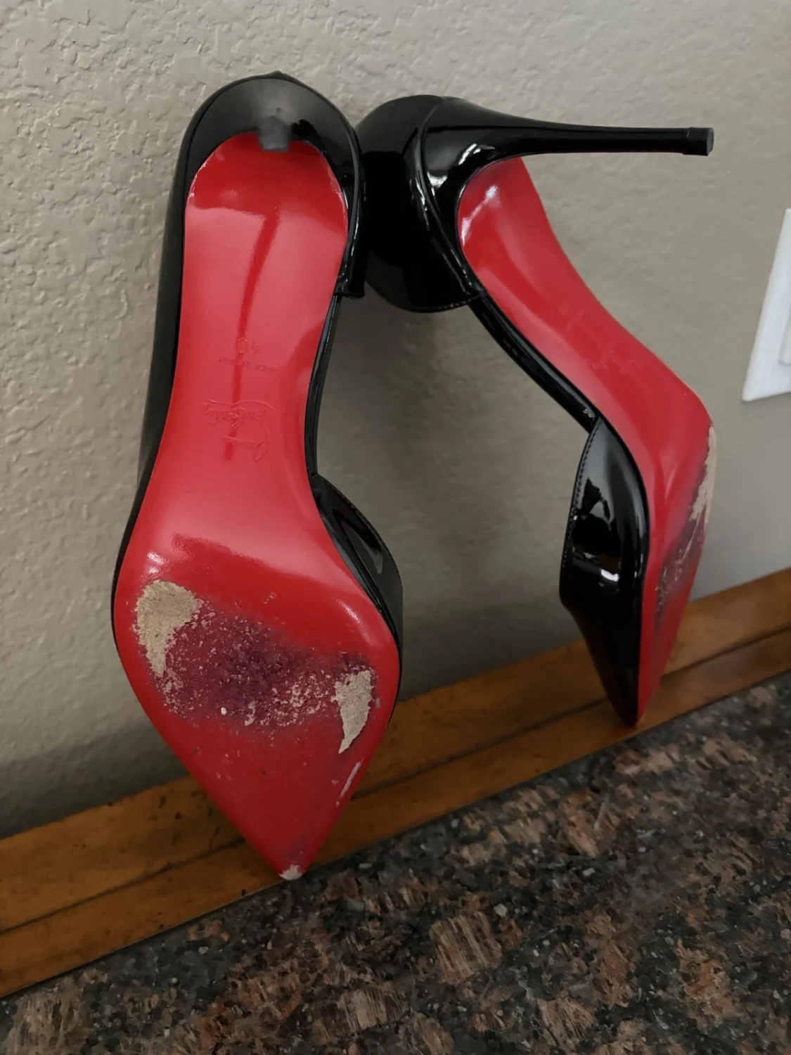 Christian Louboutin Iriza 85 毫米泵 - 黑色,美国 9 至 9.5-