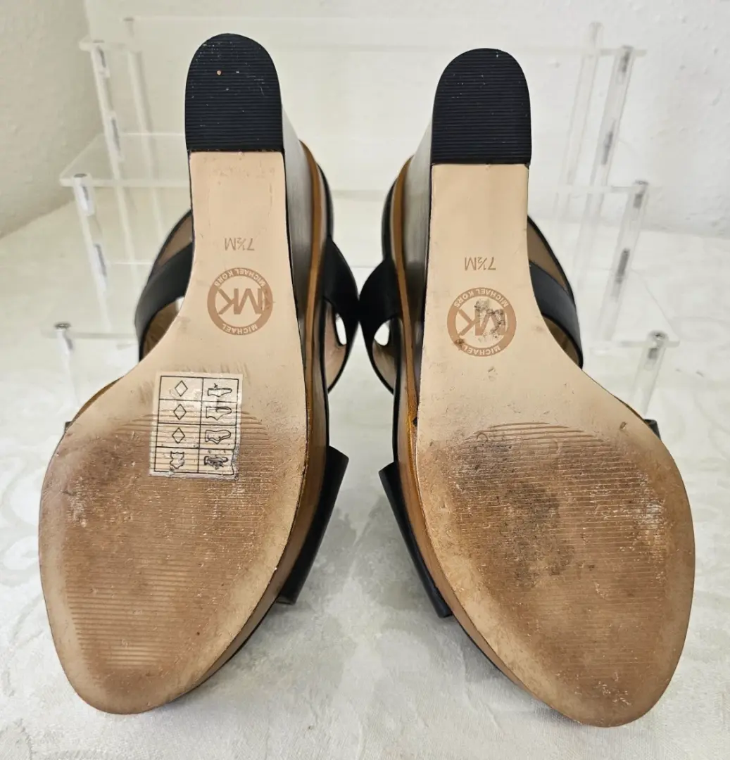 MICHAEL KORS 厚底木质楔形凉鞋黑色皮革 7.5M 码支撑-