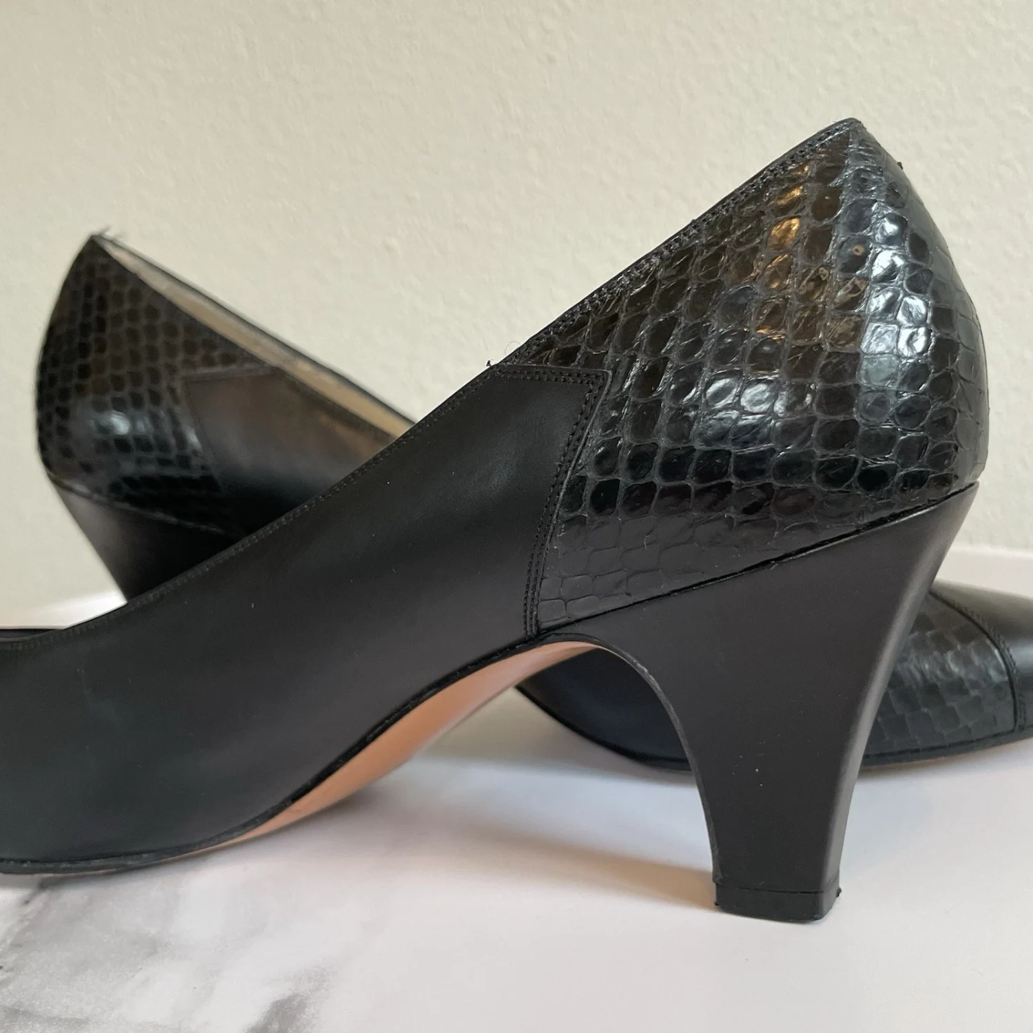 复古 Salvatore Ferragamo 黑色皮革尖头高跟鞋 8.5 码-